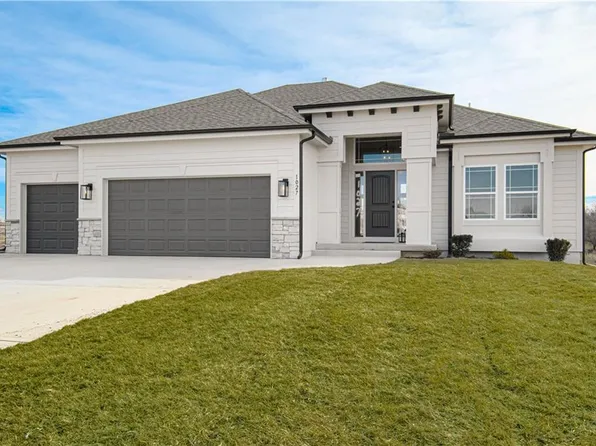 1027 Fir Ln, Liberty, MO 64068