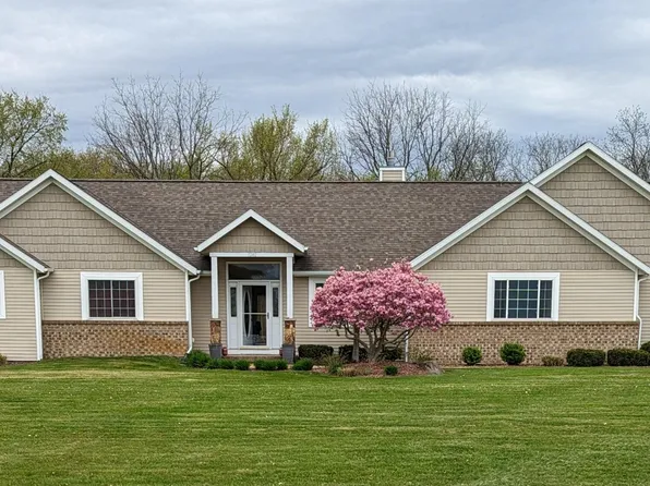 7240 Rivendell Farms Rd, Lowell, MI 49331