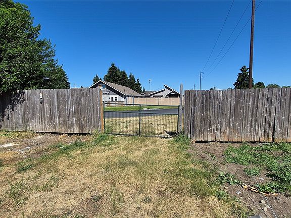 4th image of 3304 Edgewood Lane