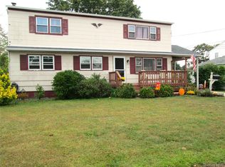353 49th St, Lindenhurst, NY 11757