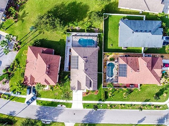 3rd image of 708 York Dale Dr