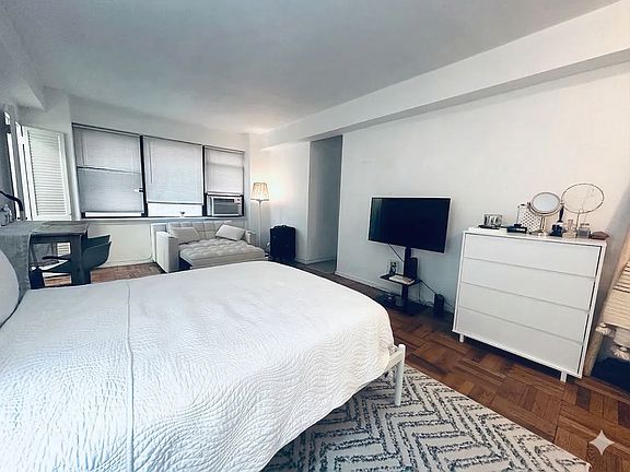 3rd image of 240 E 46th St APT 10A