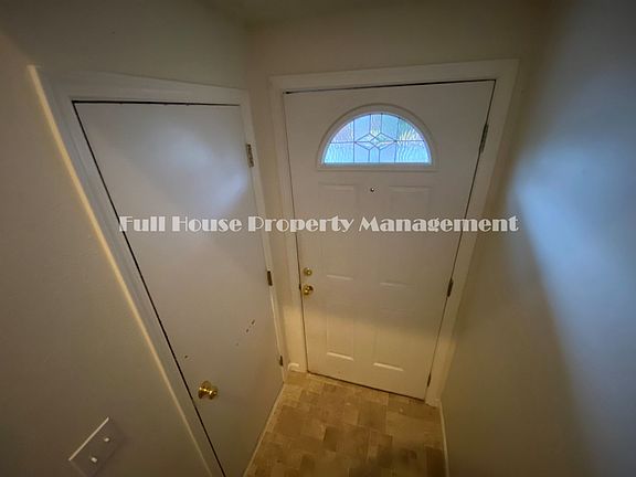 3rd image of 2925 Applewood Ln #2925