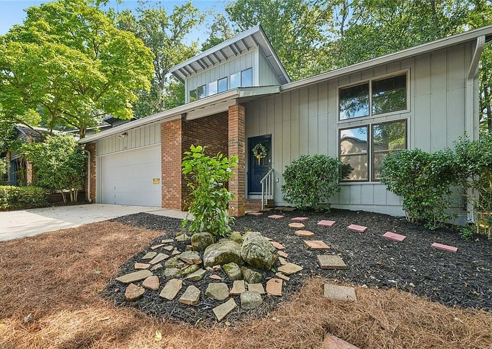 1st image of 230 Lakeview Rdg E