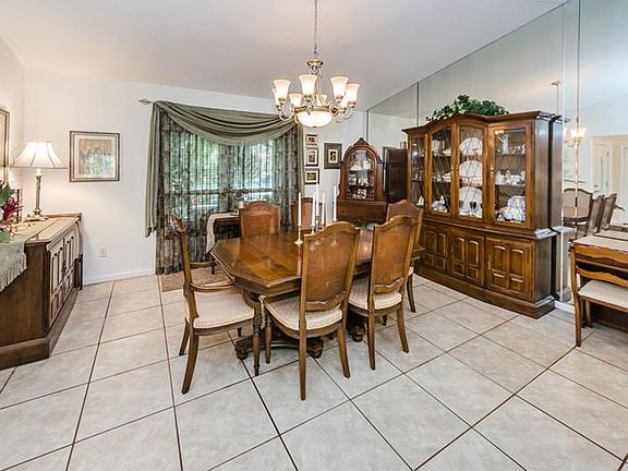 2nd image of 936 Woodgate Dr