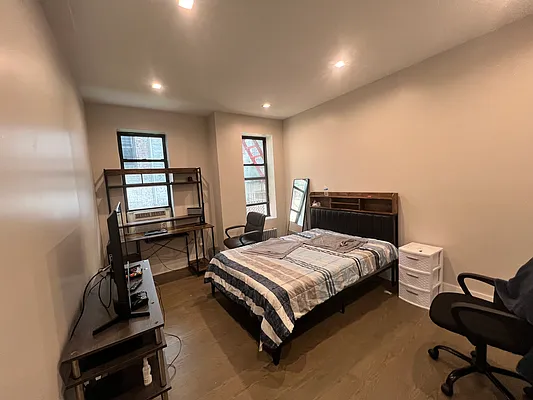 Rented by Mdays Realty | media 19