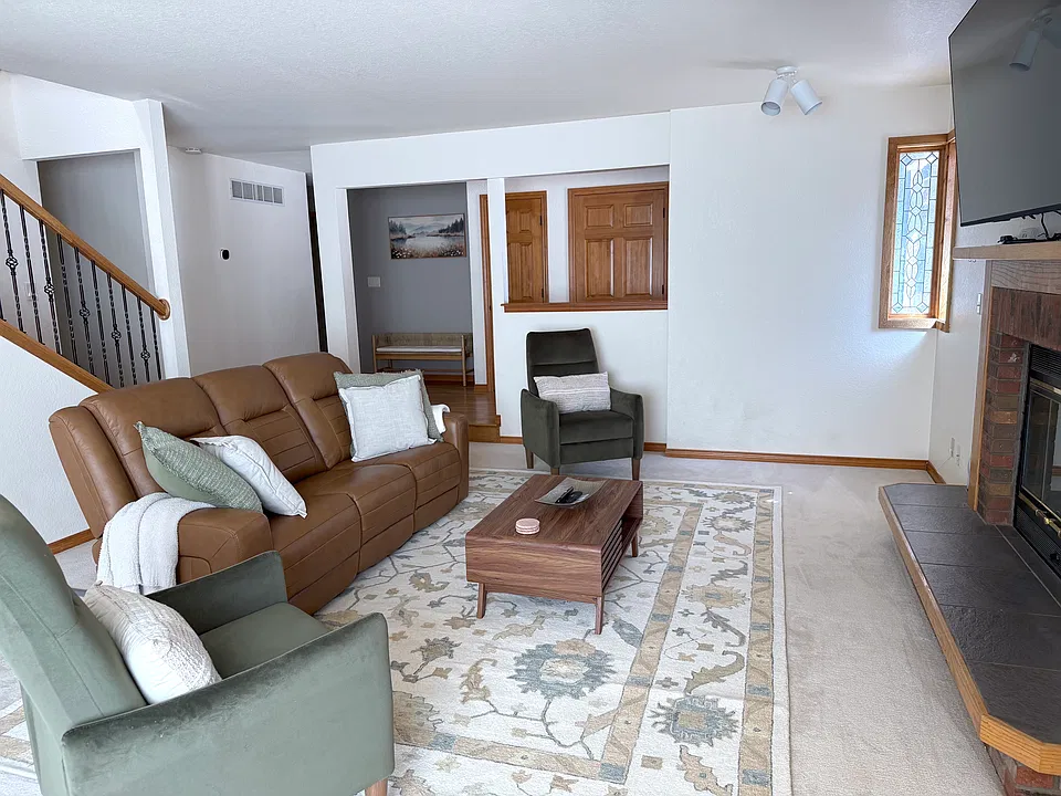 36 Sandra Ln
