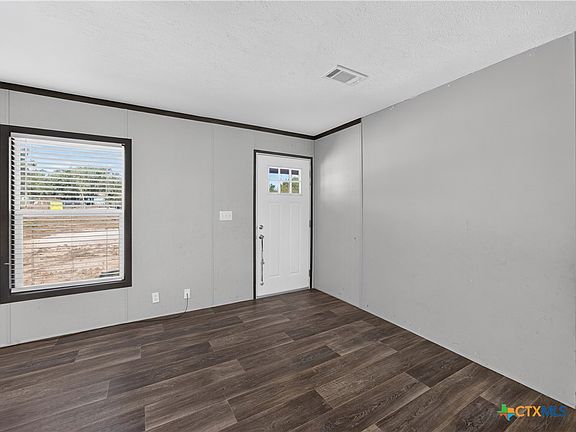 5th image of 209 Sandy Oaks Dr