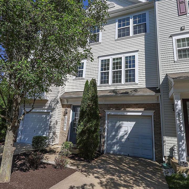 1st image of 43547 Wild Iris St