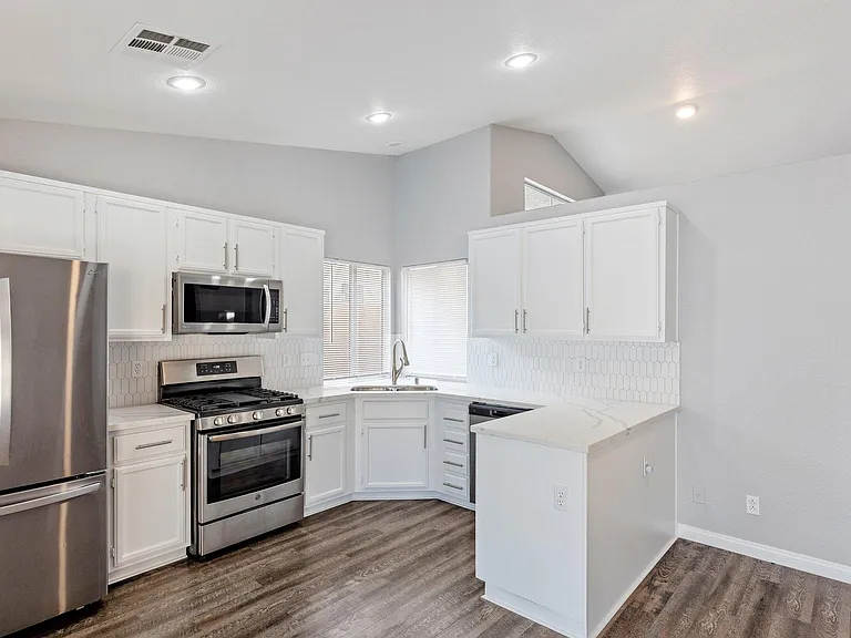 2717 Briarcliff Ave — Photo 8