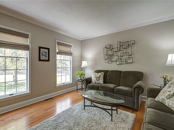 4th image of 1007 Barnwood Ln