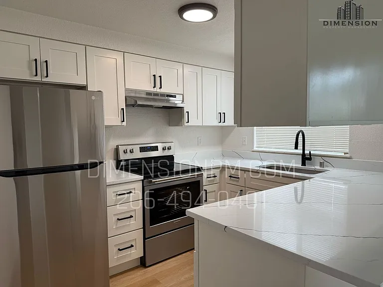 Apartment in Pacific! Easy to book Self Tours! — Photo 9