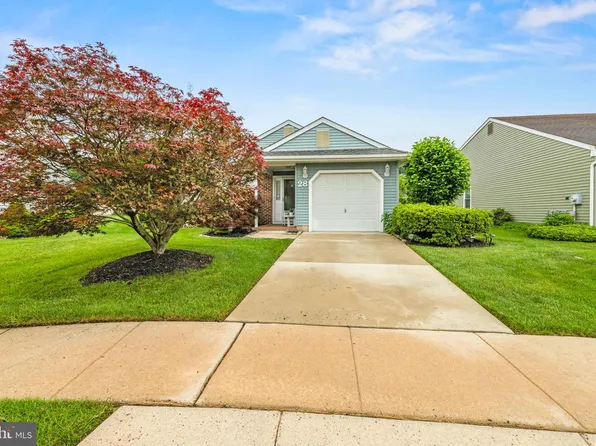28 White Stone Ct, Mount Laurel, NJ 08054