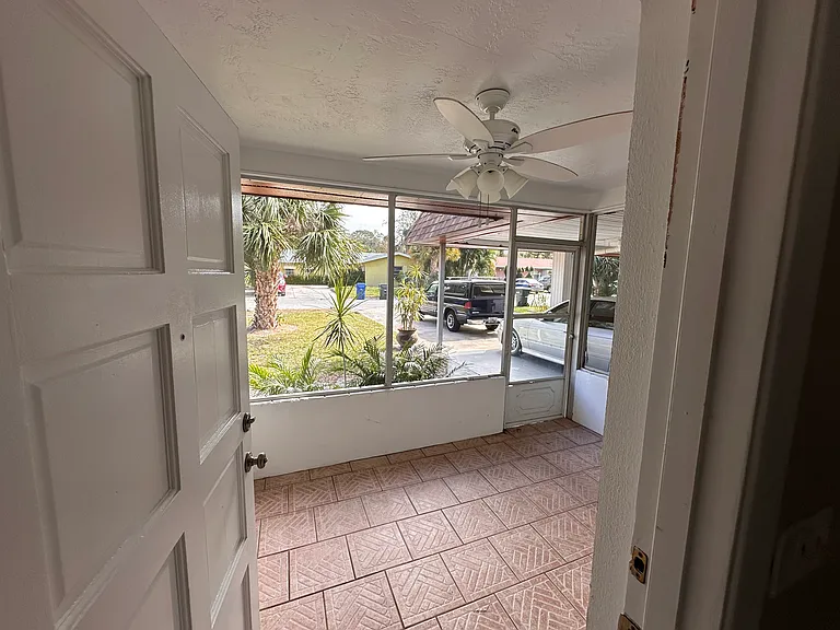 702 Heritage Ln — Photo 4