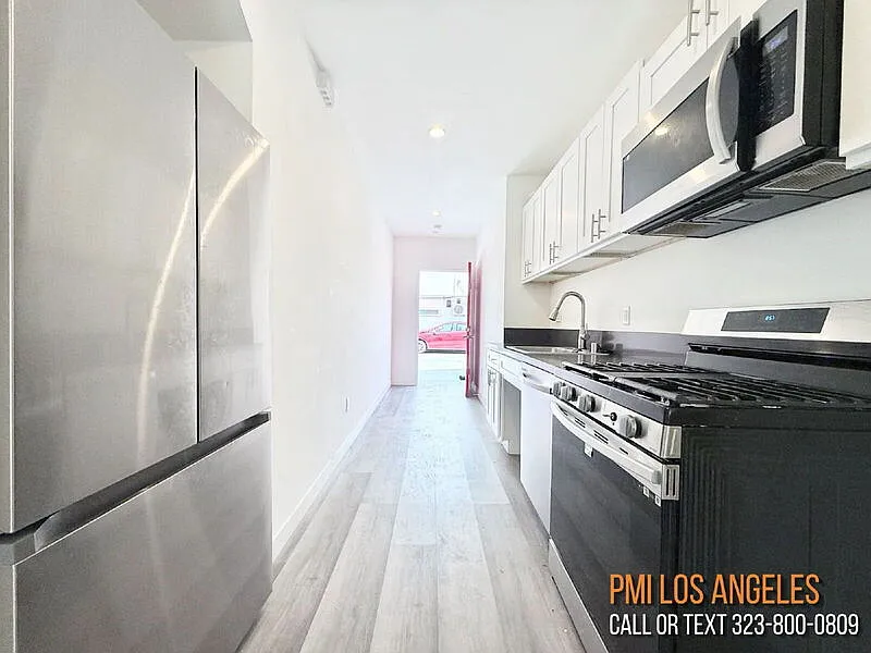 3 bed, 3.0 bath, $3,700 — Photo 3