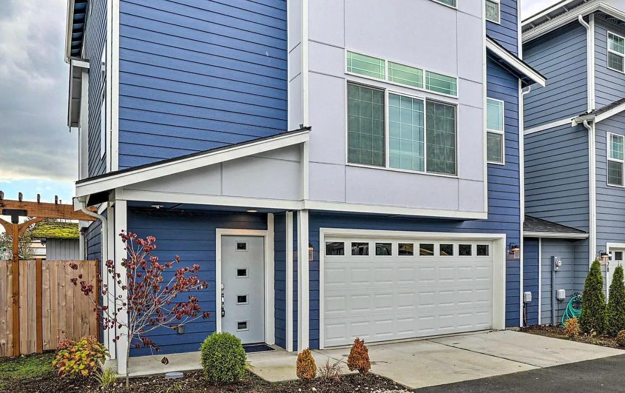 4 bed, 3.5 bath, 2200 sqft, $4,850 — Photo 3