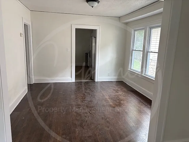 1508 E 49th Ter — Photo 10