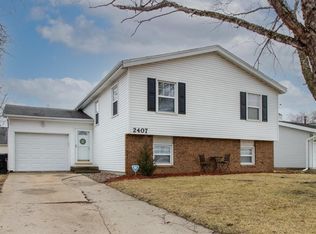 2407 Rainbow Ave, Bloomington, IL