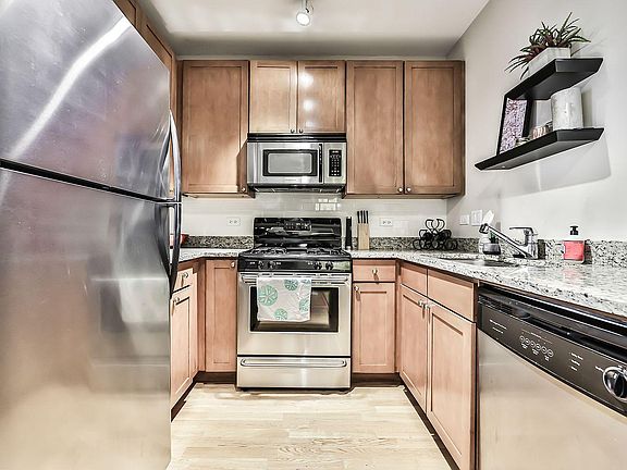 4th image of 200 N Jefferson St APT 2305