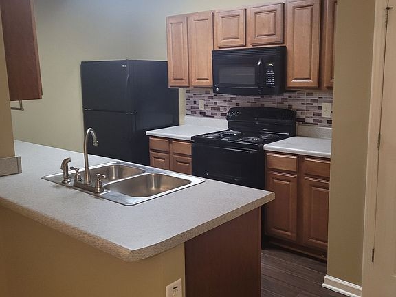 3rd image of 8398 Carlington Ln #8398