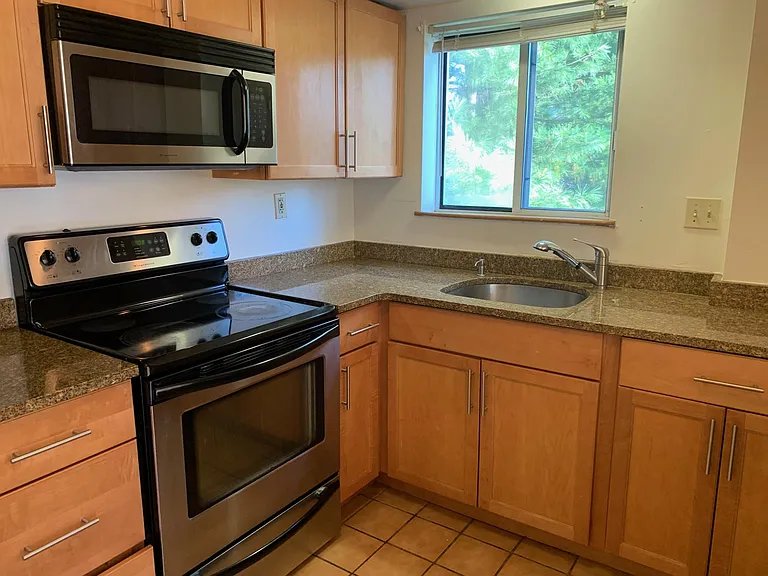 348 Franklin St #301 — Photo 18