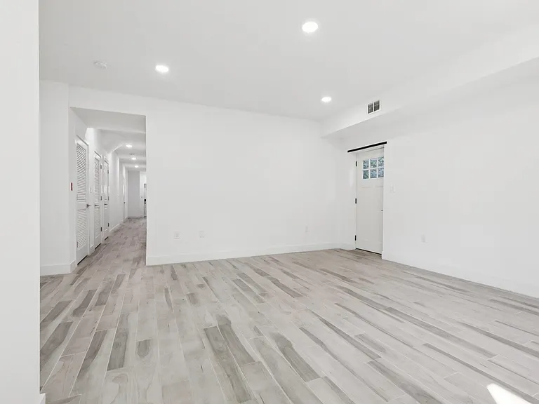 131 Zabriskie St — Photo 22