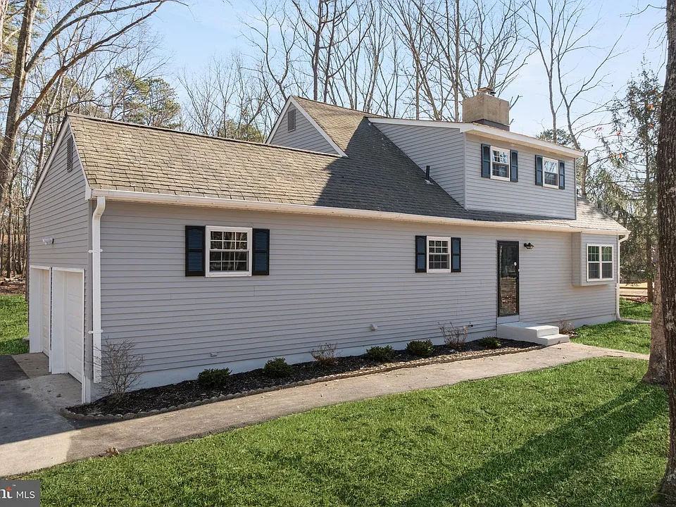 221 Oak Ln