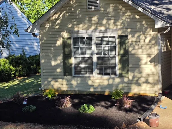 697 Thornbird Cir, Boiling Springs, SC 29316
