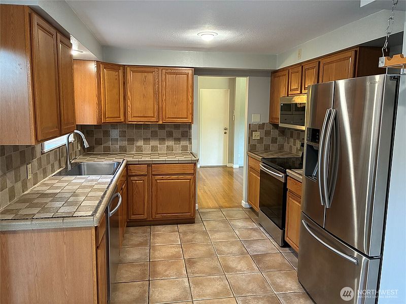 4th image of 2333 Edmunds Avenue NE