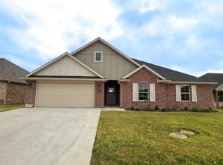 739 Woodplains Ave, Tontitown, AR 72762