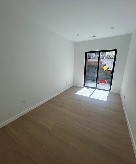 818 Brussels St #A — Photo 9