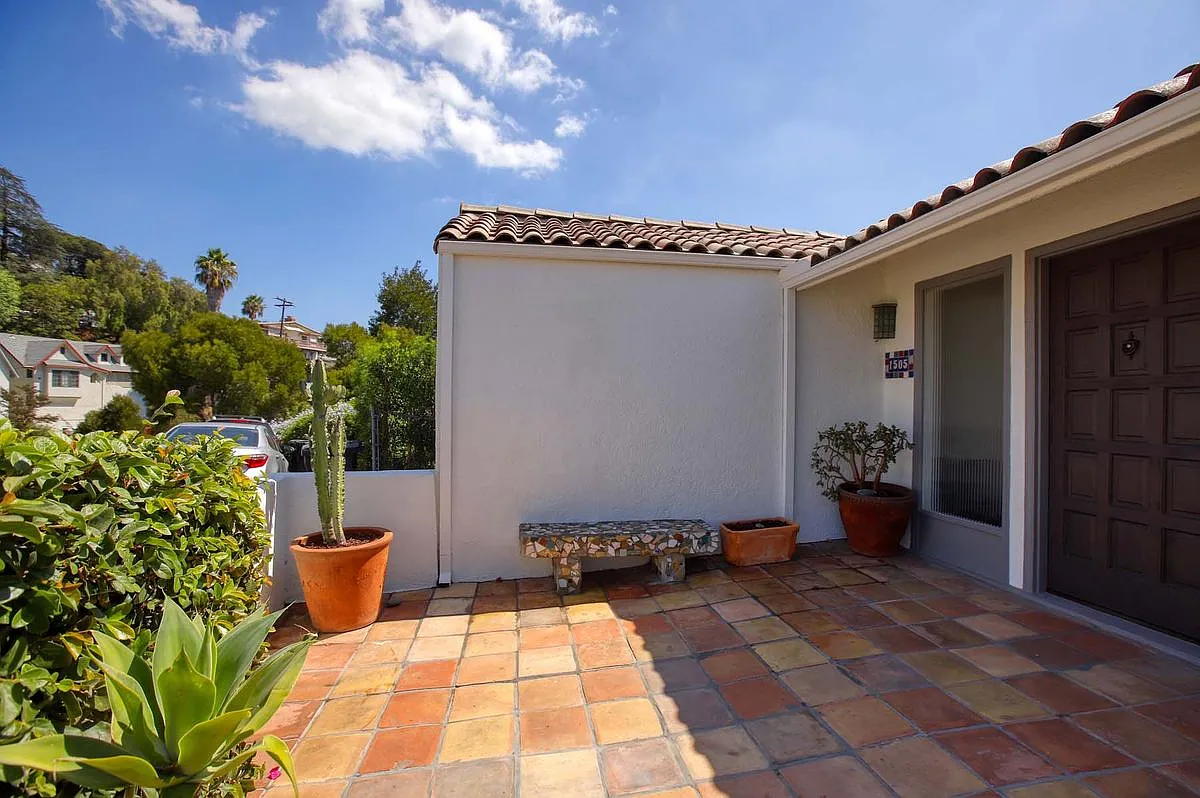 3 bed, 2.0 bath, 1811 sqft, $5,000 — Photo 4