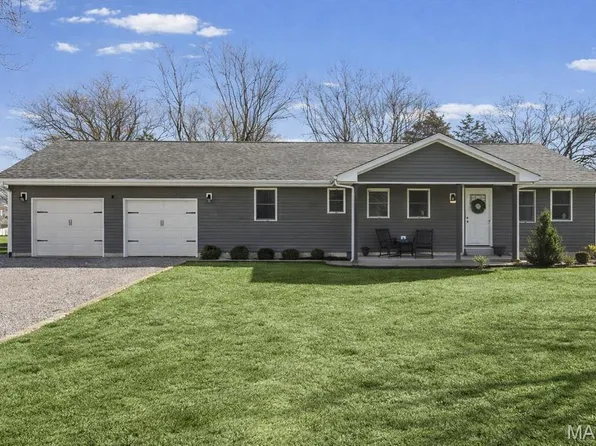 203 S Walnut St, Modesto, IL 62667