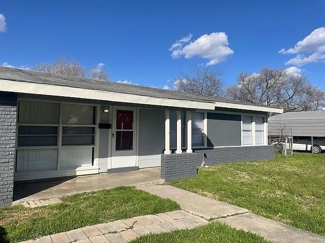 219 Nash Blvd — Photo 2