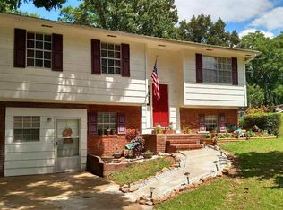 821 Rock Ridge Rd, Weaver, AL 36277