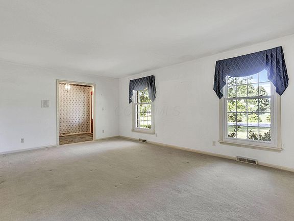3rd image of 1882 Rosewood Dr NE