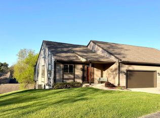 206 Shady Oak Ct, Janesville, WI 53548