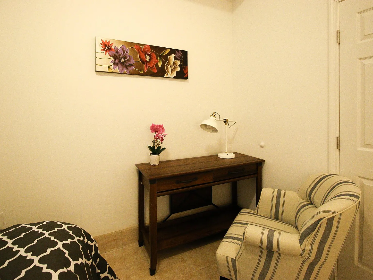 2 bed, 700 sqft, $1,900 — Photo 4