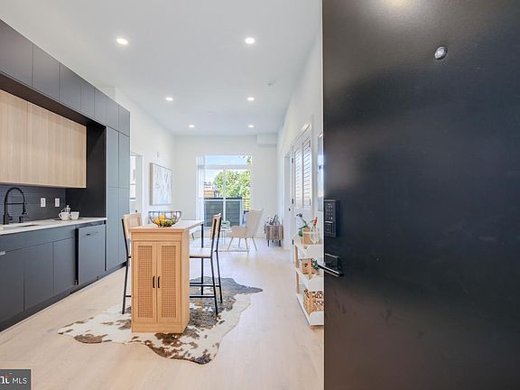 2nd image of 901 3rd St NE #302