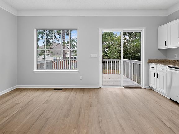 5th image of 220 Clearmeadow Dr