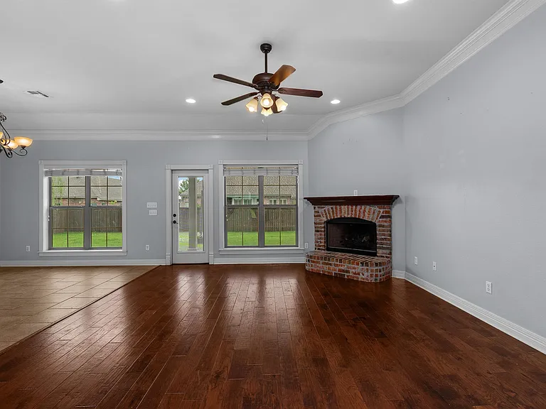 495 Half Moon Ct — Photo 2