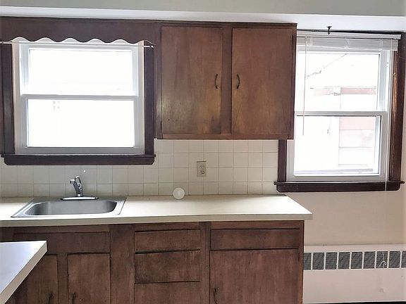 5th image of 249 Willow St #251