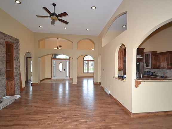 4th image of 4221 Daina Dr.
