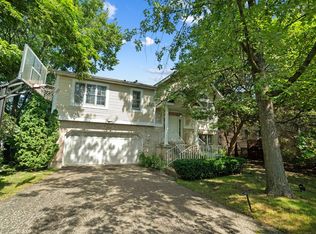 362 56th St, Clarendon Hills, IL 60514