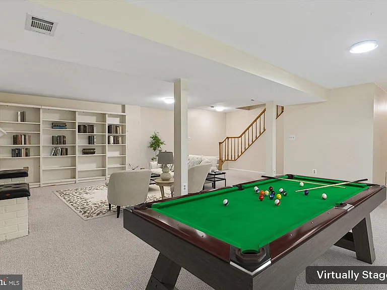 9708 Locust Hill Dr — Photo 44