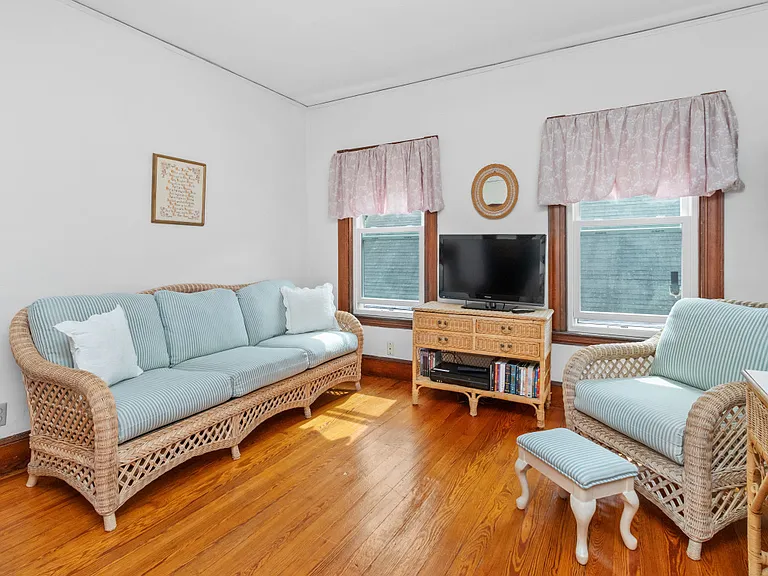 66 Hobson St #2 — Photo 8