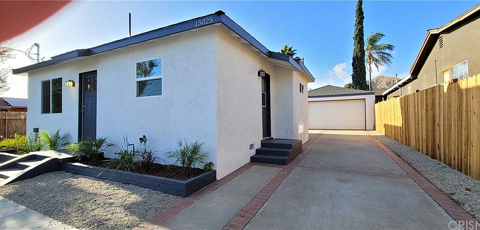1st image of 15025-15023 Larkspur St