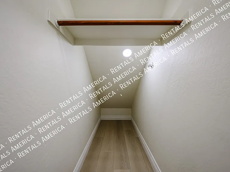 1081 N Mason Dr — Photo 25