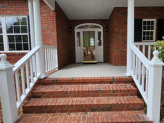 2nd image of 827 Duck Hawk Retreat