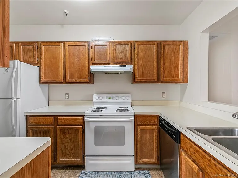196 Crown St #310 — Photo 8